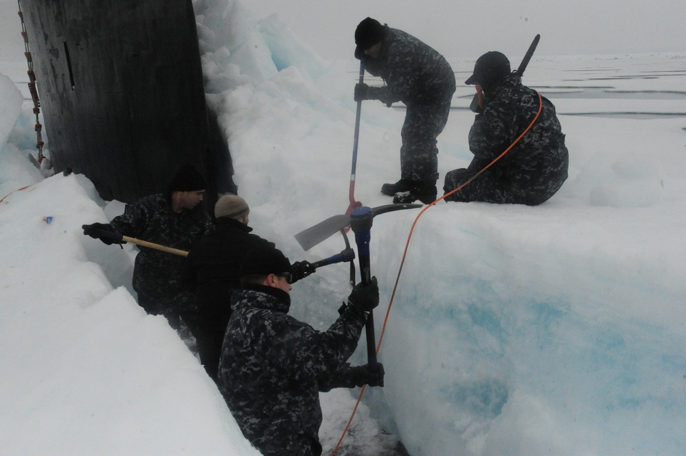 USS Seawolf in the North Pole