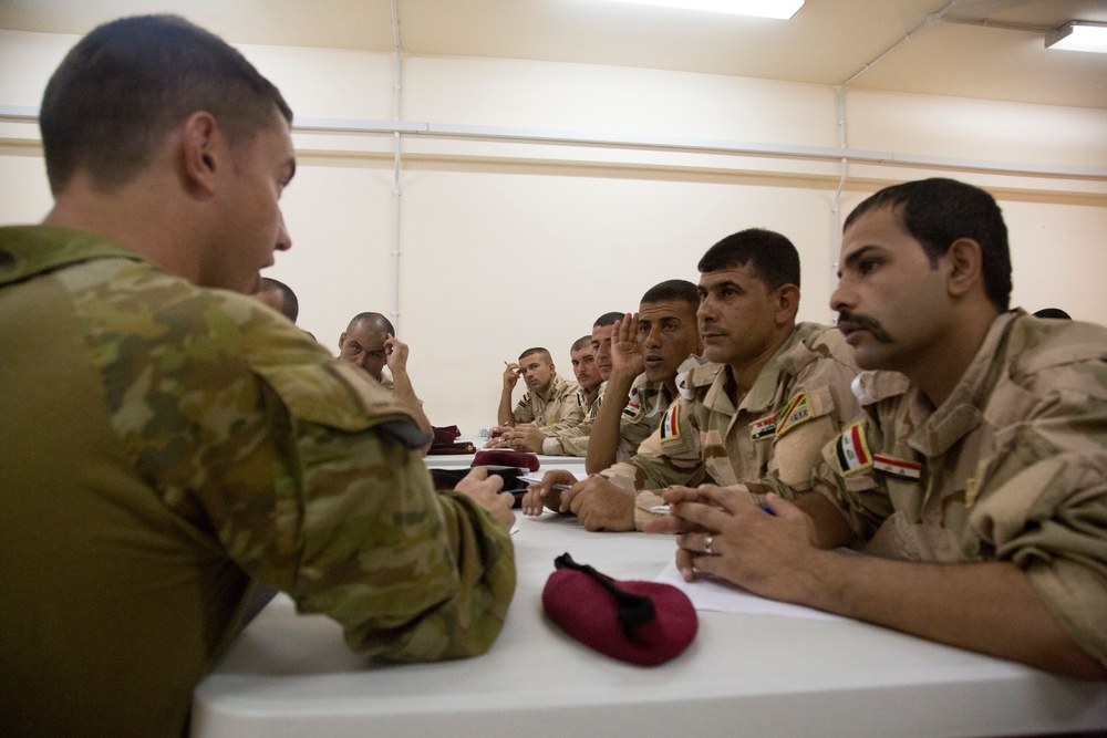Iraqis attend NCO academy