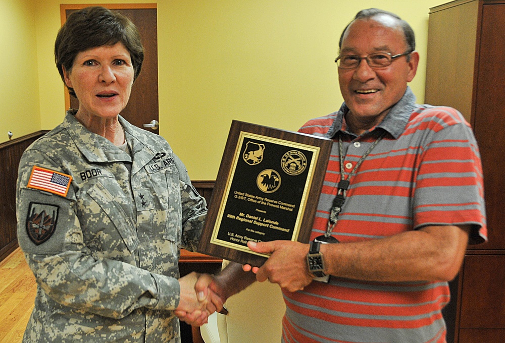 Army Reserve civilian receives antiterrorism award