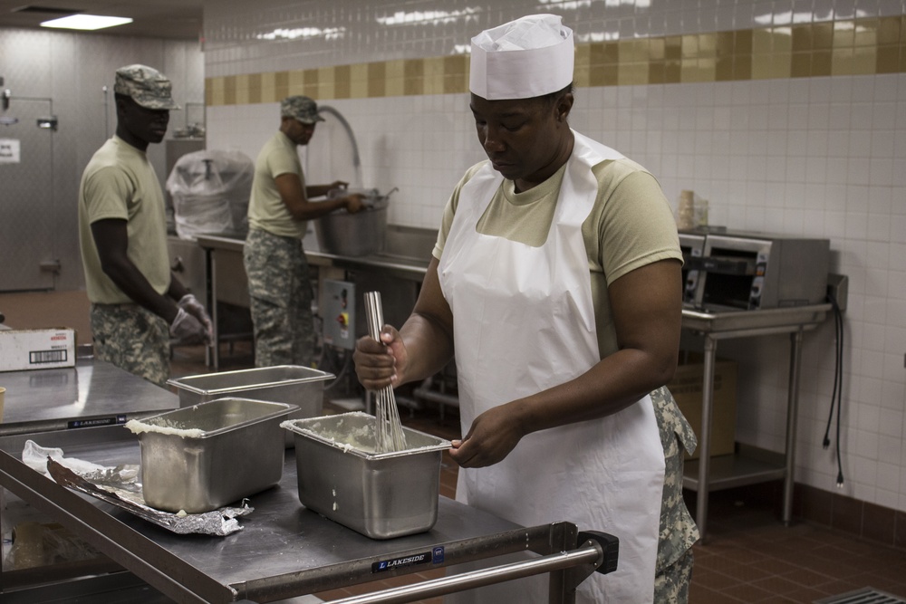 New York  National Guard cooks keep Soldiers fueled at AT