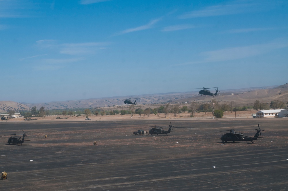 1-140th Aviation conducts Air Assault with 1-184th Infantry
