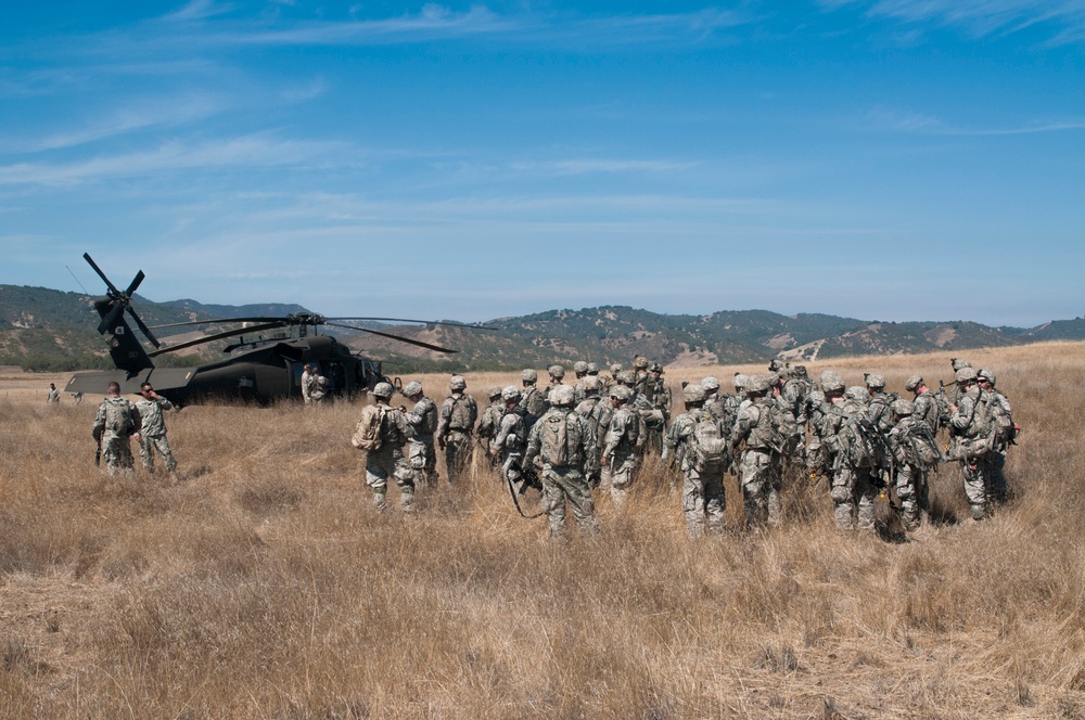 1-140th Aviation conducts Air Assault with 1-184th Infantry