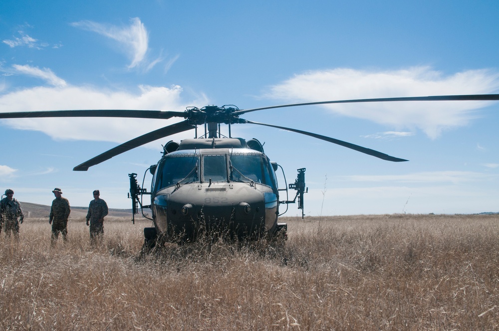 1-140th Aviation conducts air assault with 1-184th Infantry