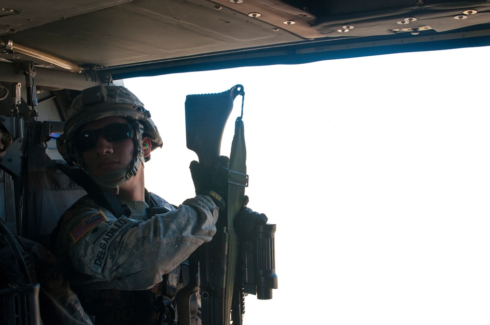 1-140th Aviation conducts air assault with 1-184th Infantry