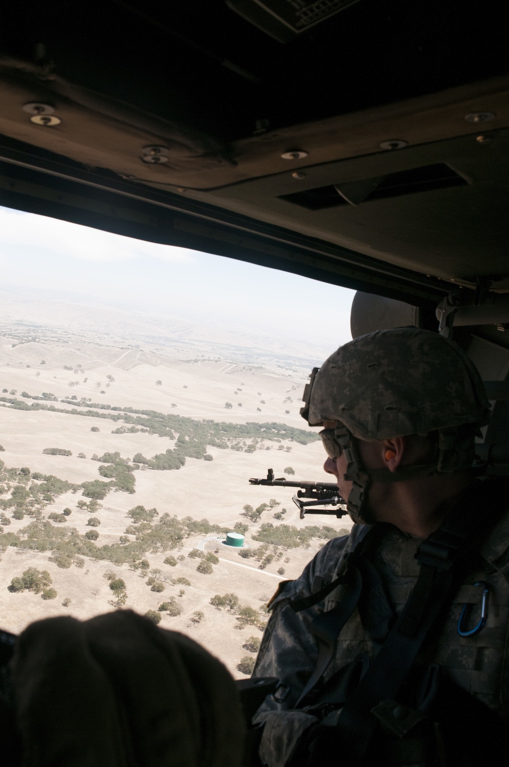 1-140th Aviation conducts air assault with 1-184th Infantry