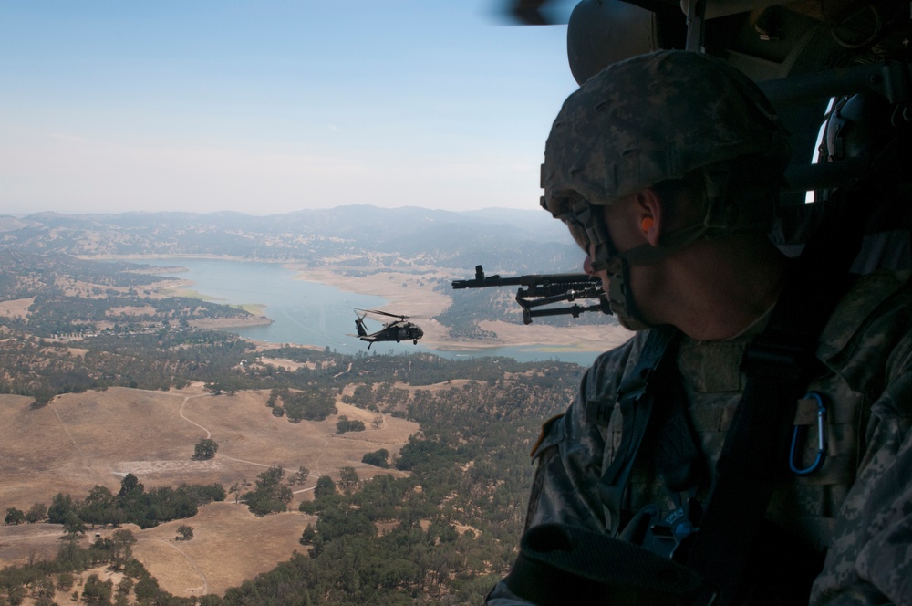 1-140th Aviation conducts air assault with 1-184th Infantry