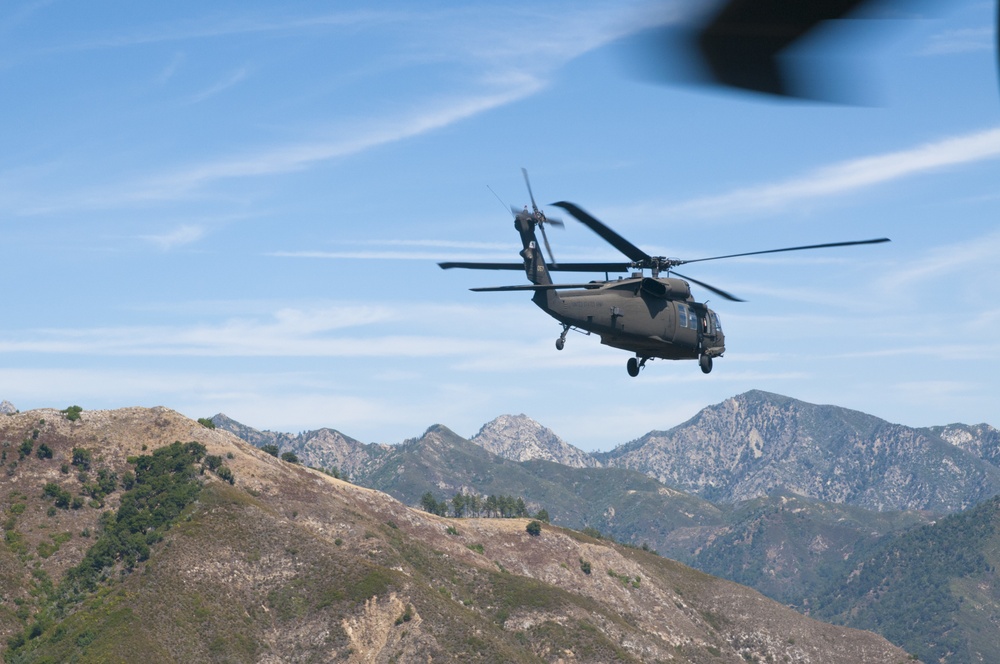 1-140th Aviation conducts air assault with 1-184th Infantry