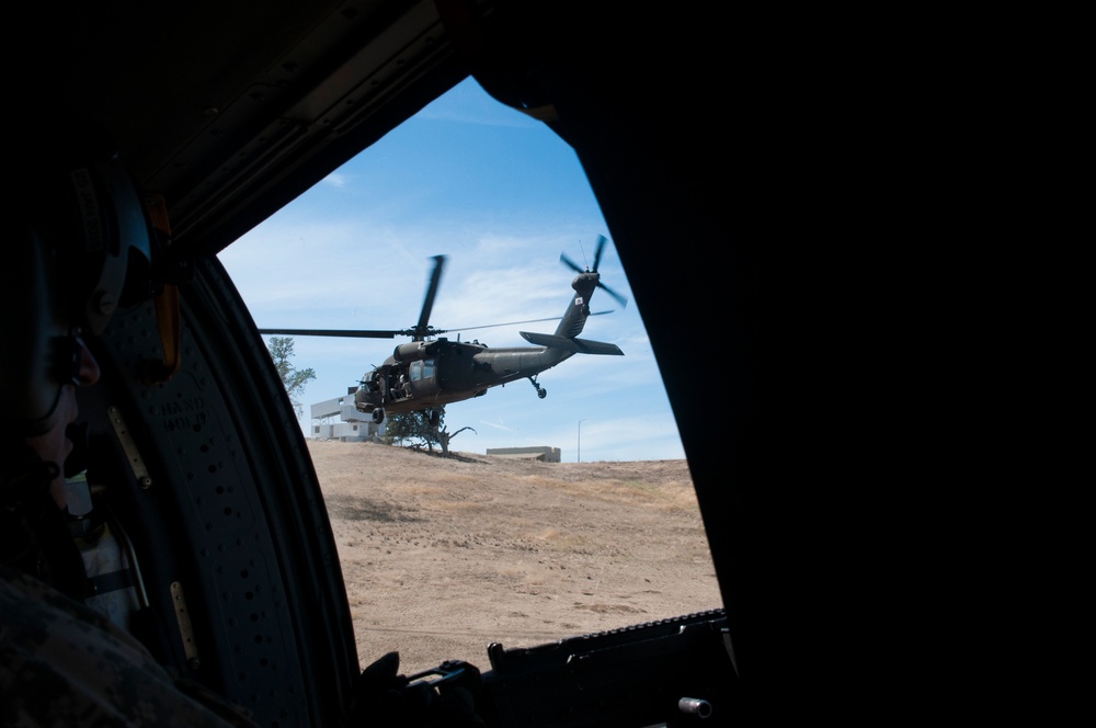 1-140th Aviation conducts air assault with 1-184th Infantry