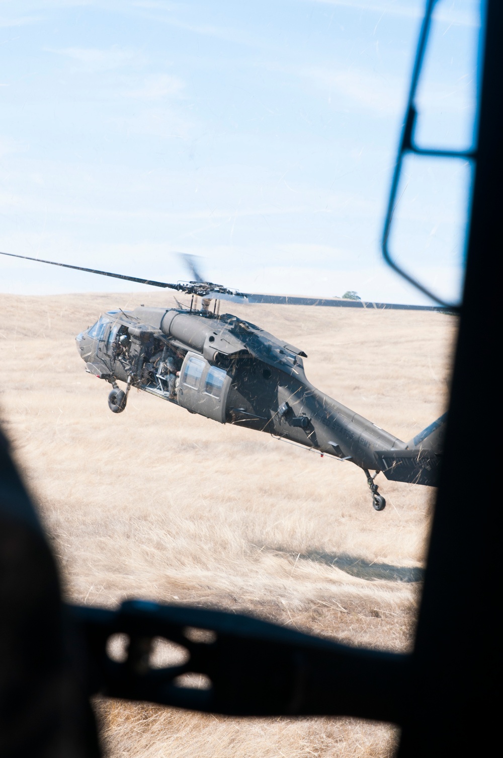 1-140th Aviation conducts air assault with 1-184th Infantry