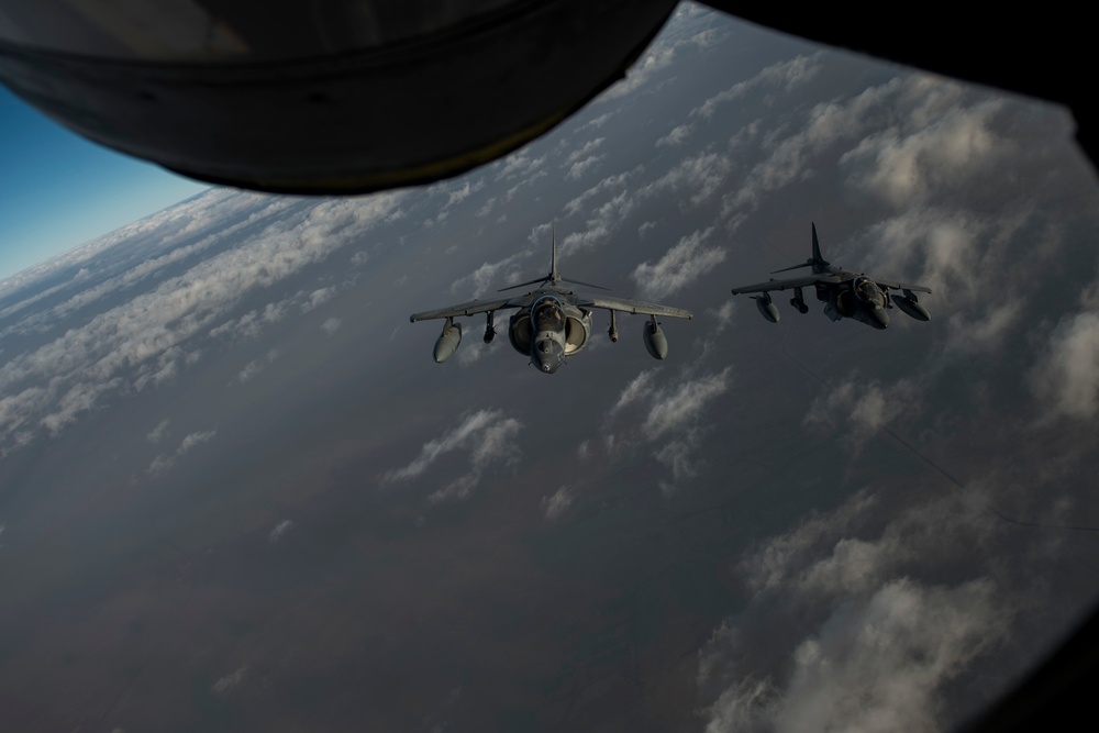 340th EARS refuels USMC Harriers