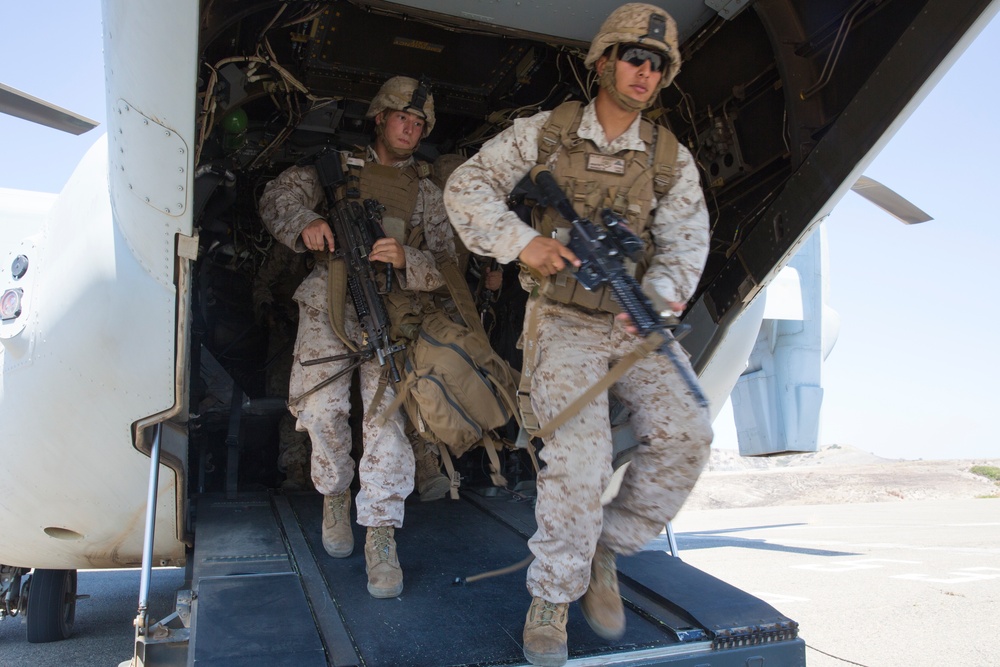 VMM-166, Infantry Marines conduct predeployment training