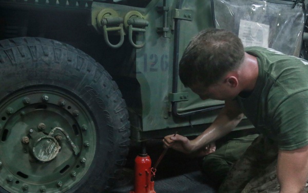 US Marines keep ITVs running