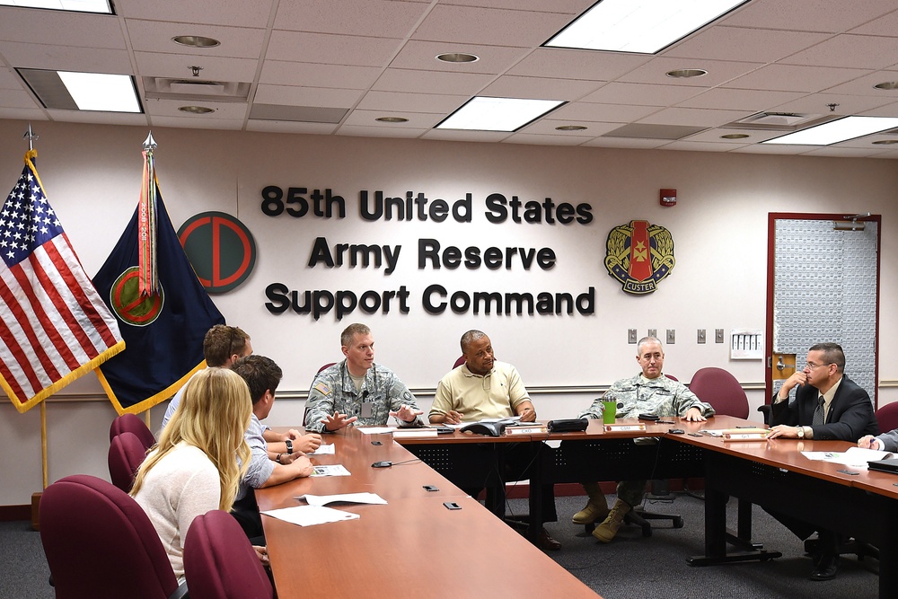 Chicago Army Reserve units welcome Congressional Staff Delegation