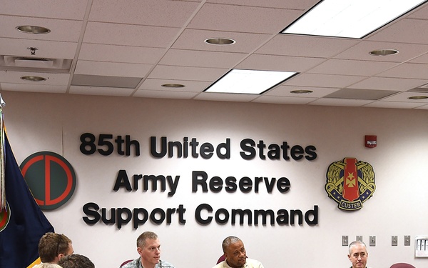 Chicago Army Reserve units welcome Congressional Staff Delegation