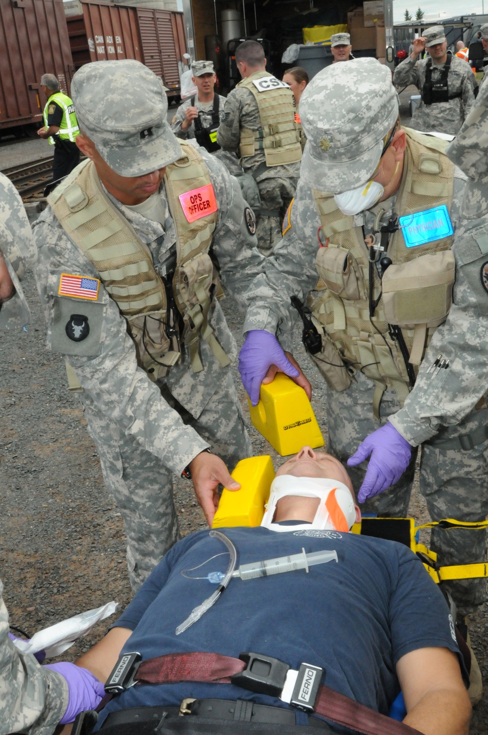 Distinguished visitors observe 55th Civil Support Team (CST) during Vigilant Guard 2015 (VG15)