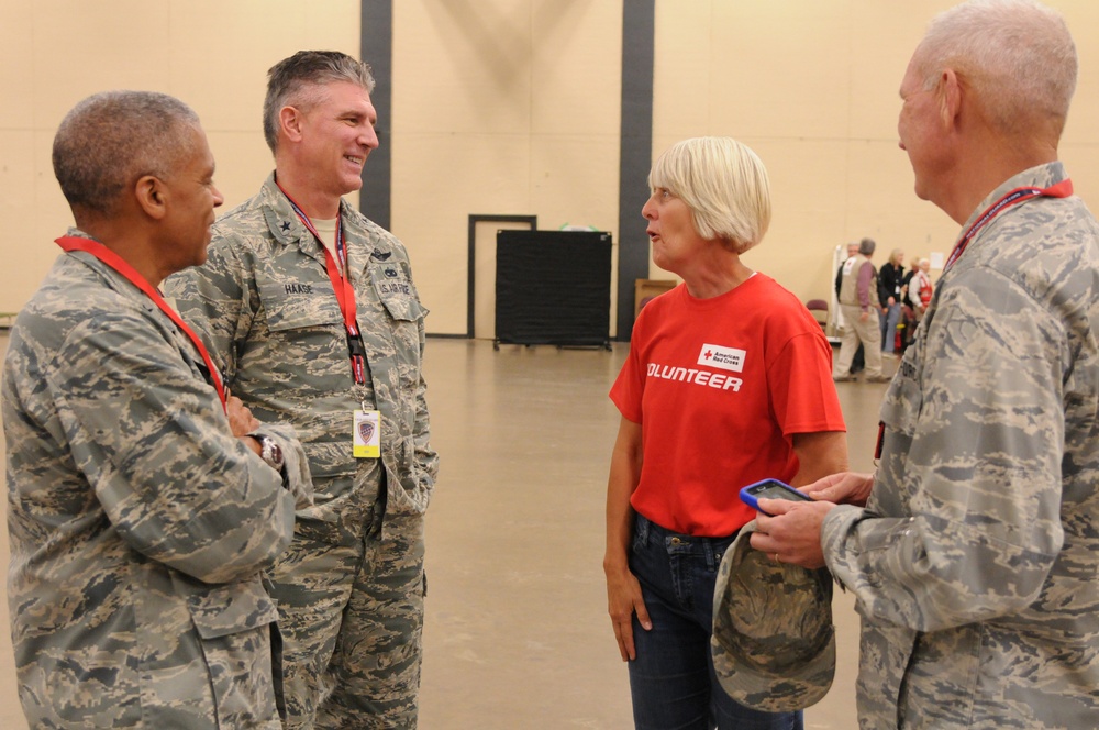 Distinguished visitors observe 55th Civil Support Team (CST) during Vigilant Guard 2015 (VG15)