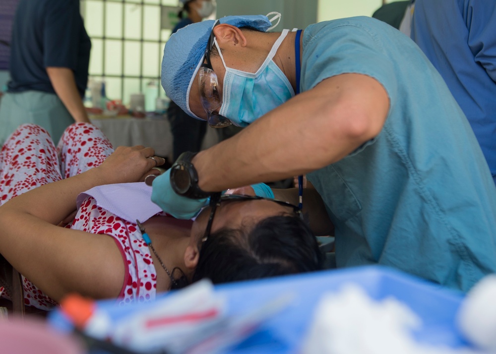 USNS Mercy crew conducts community health engagement in Vietnam during Pacific Partnership