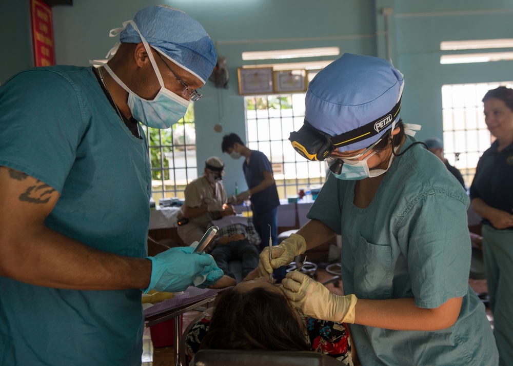 USNS Mercy crew conducts community health engagement in Vietnam during Pacific Partnership