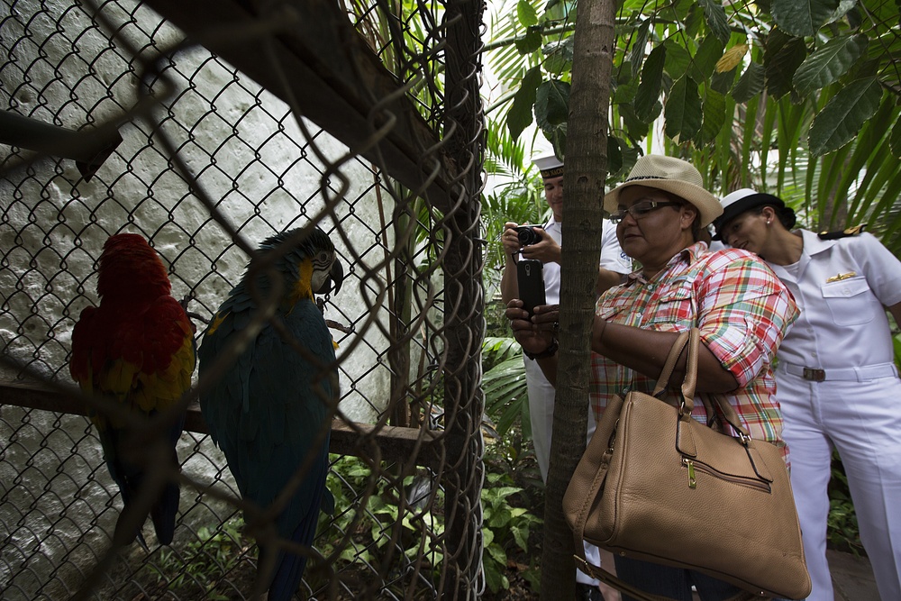 Spouses tour Colombian history during Marine Leaders of the America Conference 2015