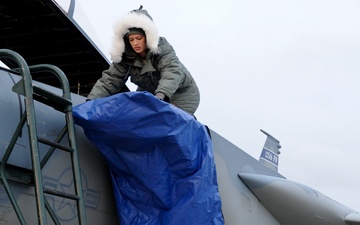 Deployment demonstrates importance of teamwork for aircraft maintainers
