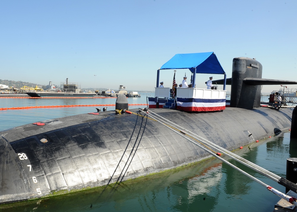 USS Albuquerque (SSN 706) holds Change of Command