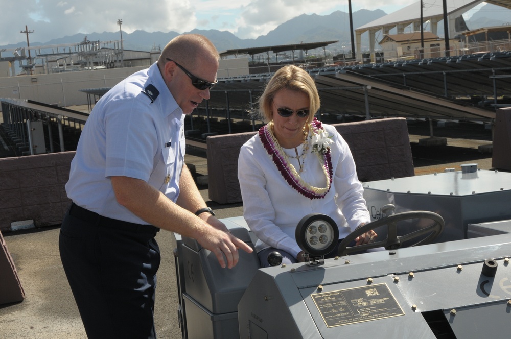 Hawaii Center for Advanced Transportation Technologies hosts visit by distinguished guests