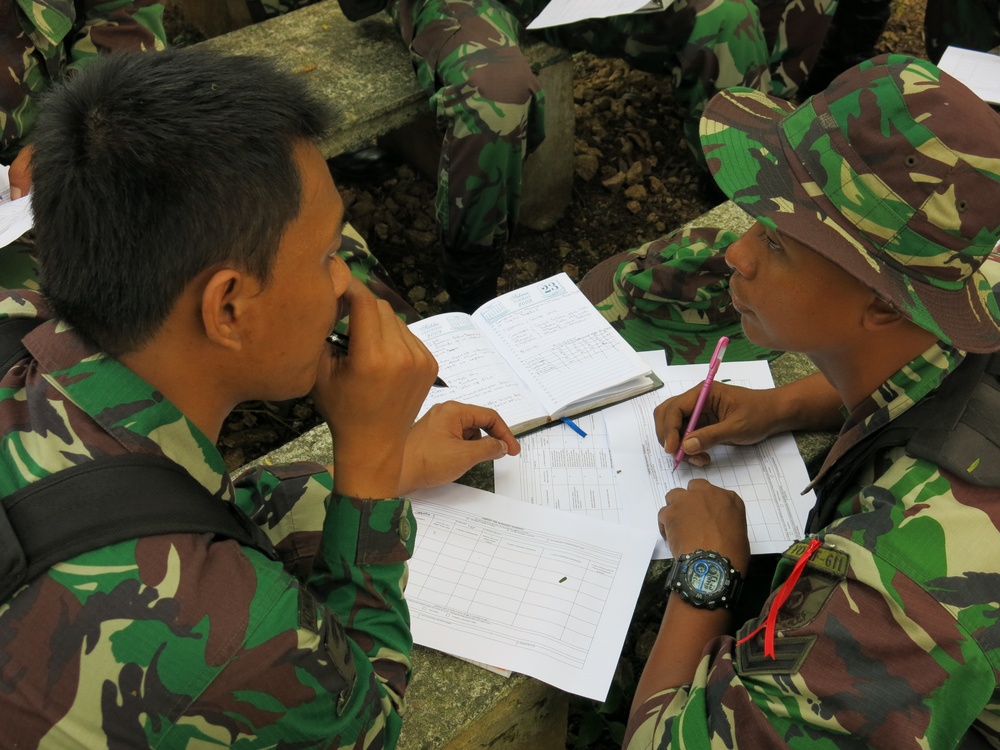 Hawaii Army National Guard engage knowledge and experiences with Indonesian NCOs
