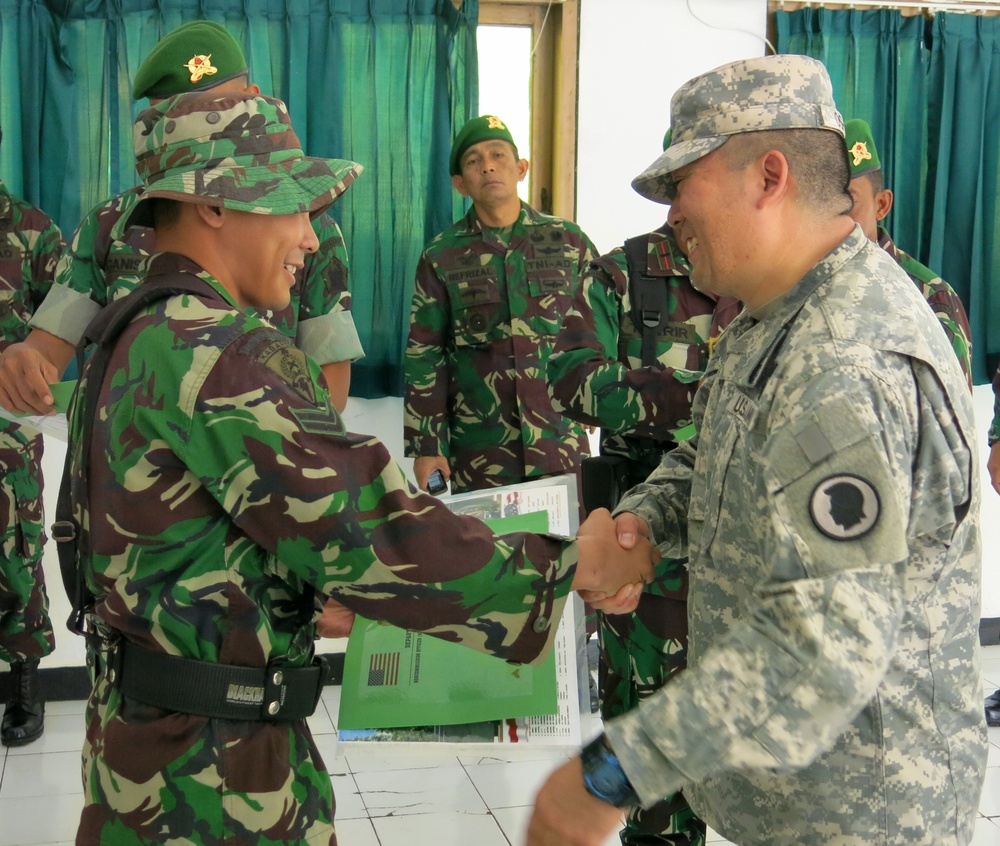 Hawaii Army National Guard engages knowledge and experiences with Indonesian NCOs