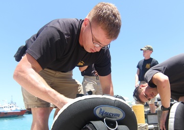 Army divers partner with Coast Guard in support of Saipan recovery