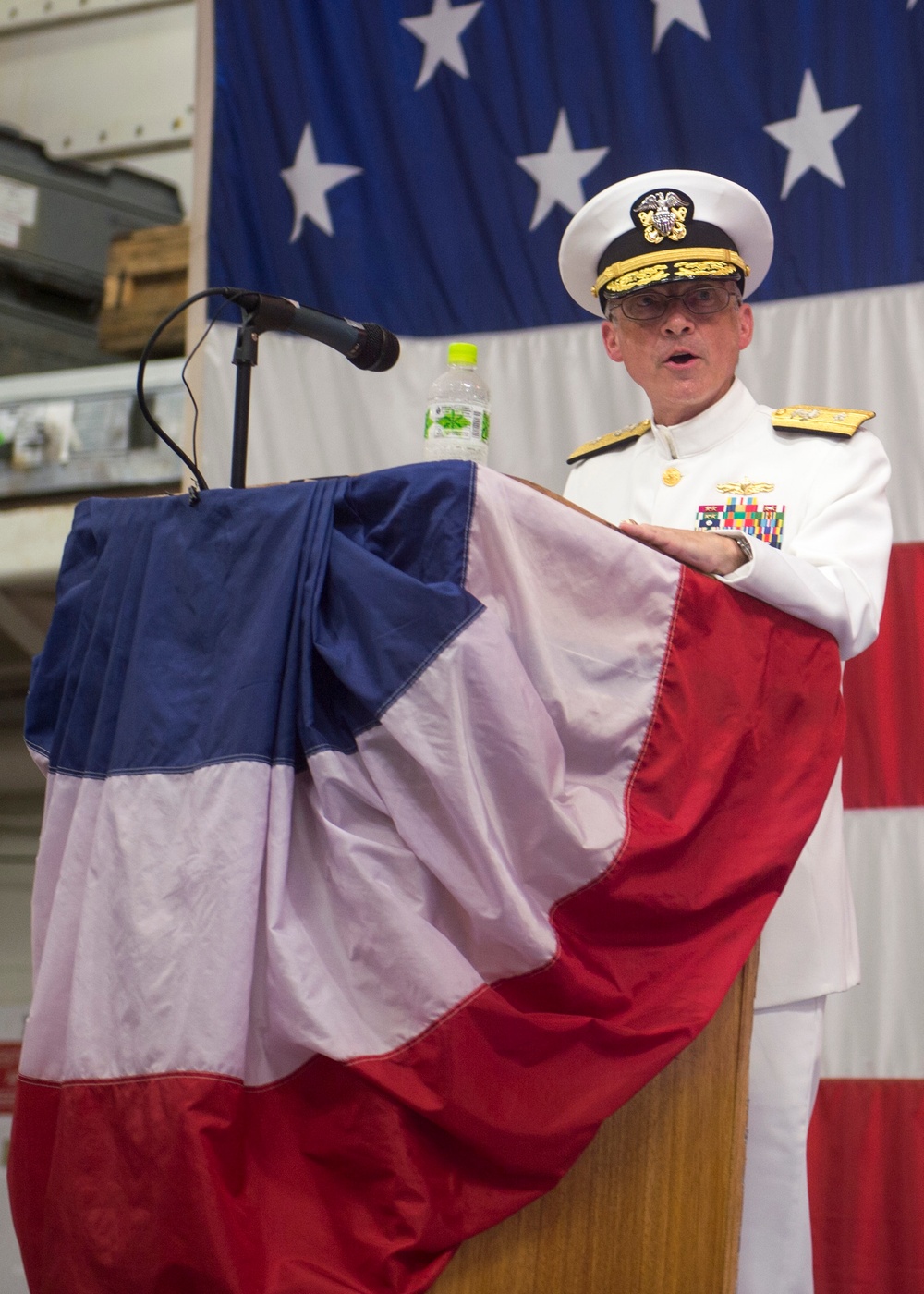 Amphibious Force 7th Fleet holds change of command ceremony