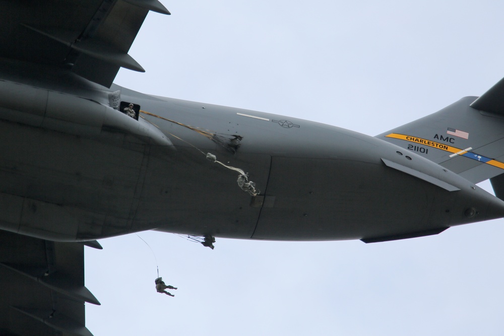 Pacific Airlift Rally 2015 joint jump training