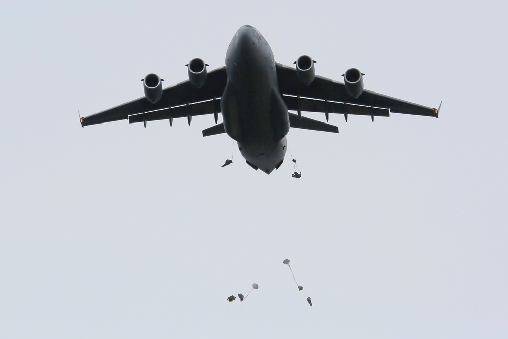 Pacific Airlift Rally 2015 joint jump training