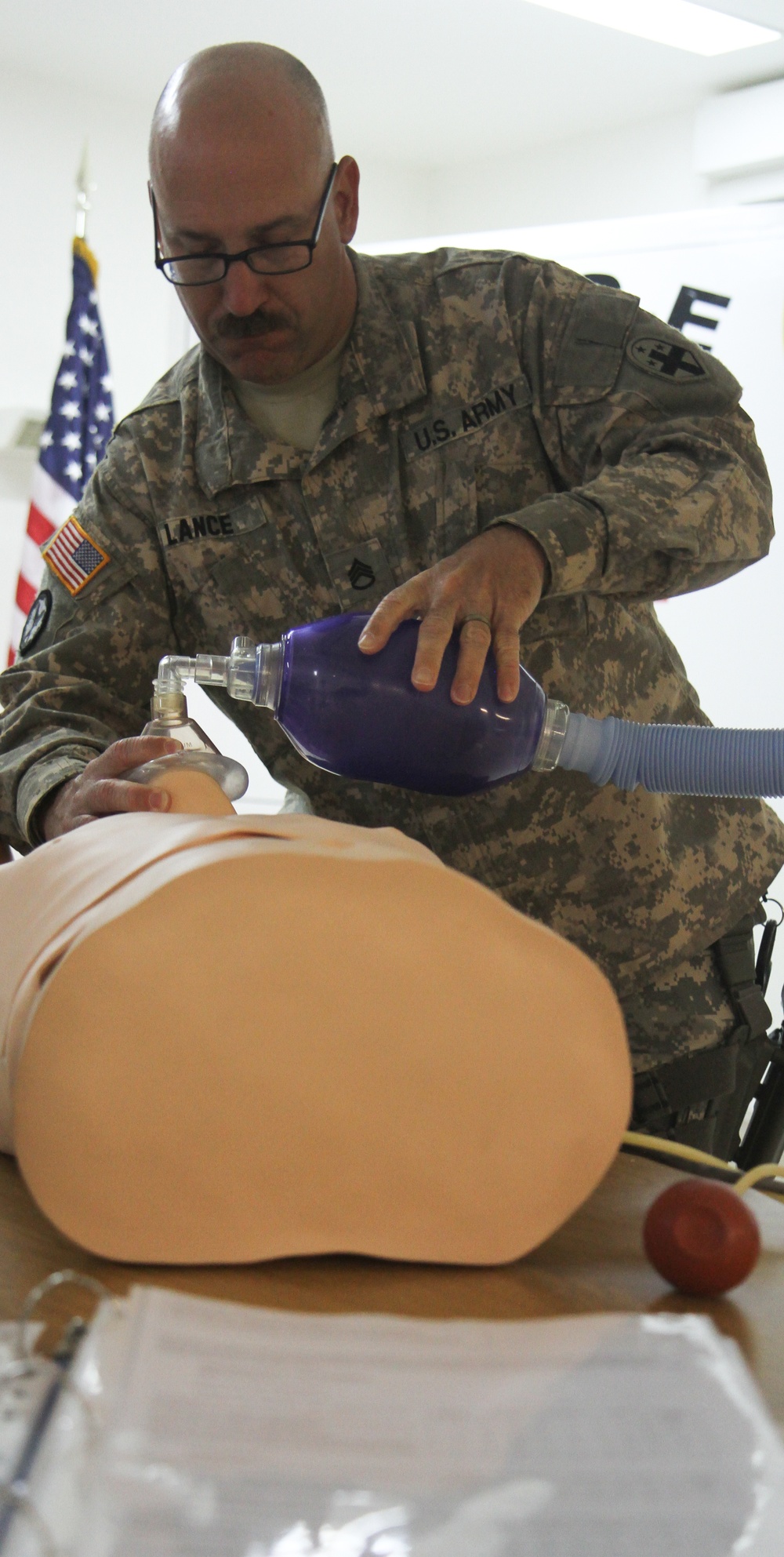 Army Reserve’s 345th CSH holds CPR certification class in Kosovo