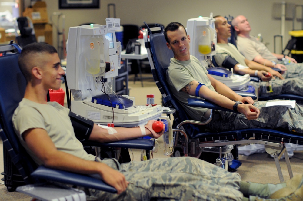 NJ ANG Airmen donate blood, give back to the community