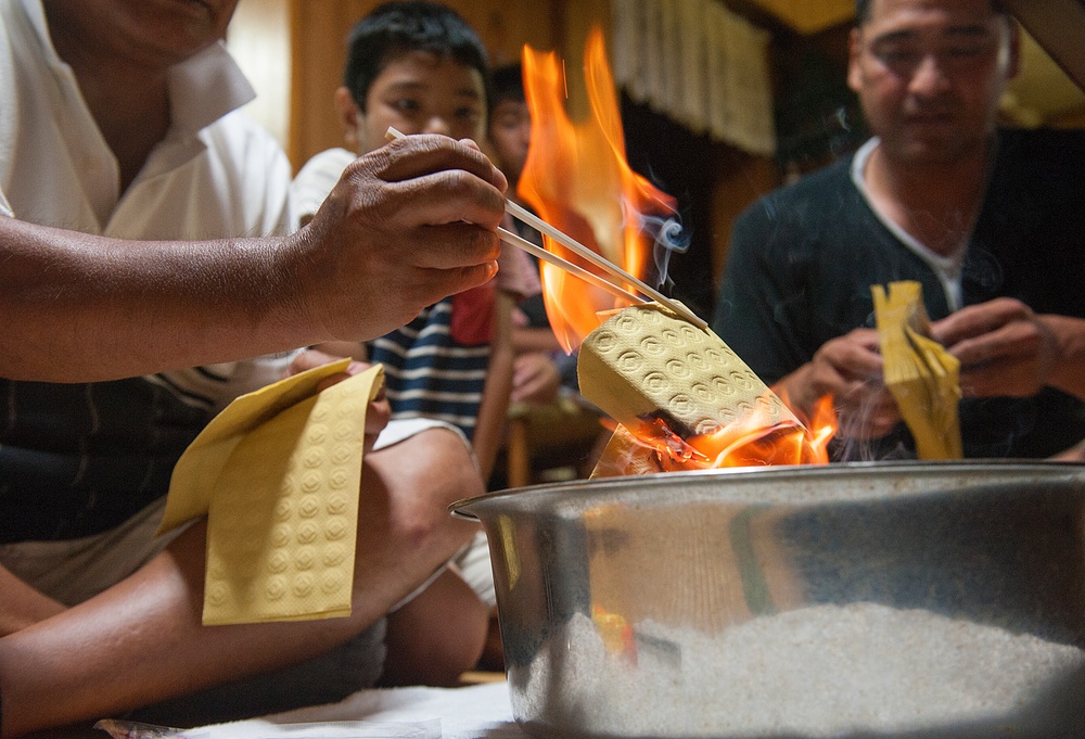 Okinawan families celebrate Obon