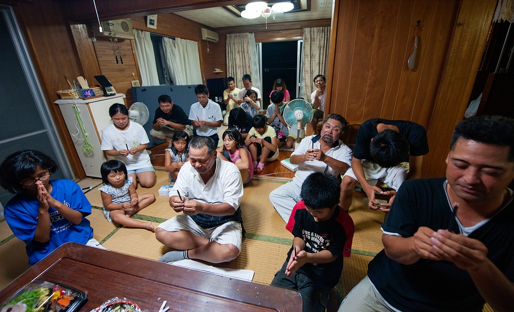 Okinawan families celebrate Obon