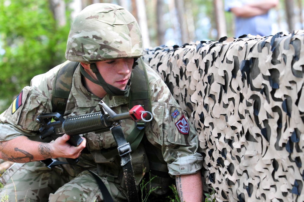 United Kingdom’s 1 Armoured Medical Regiment commands Combat Testing Lane 3 during USAREUR FY15 Fall EFMB