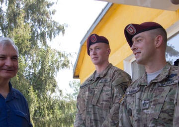 Rhode Island senator visits US paratroopers in Ukraine