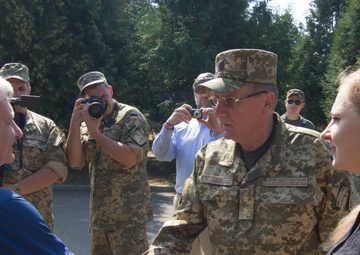 Rhode Island Senator visits US paratroopers in Ukraine