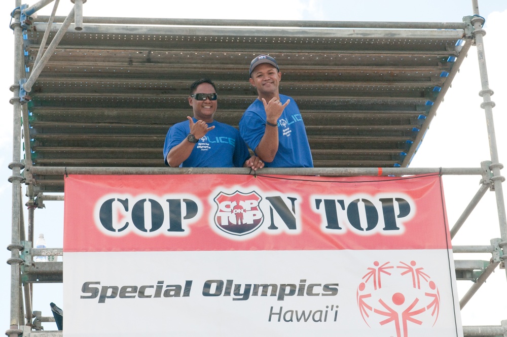MCB Hawaii volunteer units climb high for a good cause