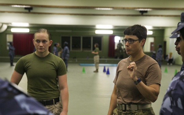 Female US, Qatari service members share tactics