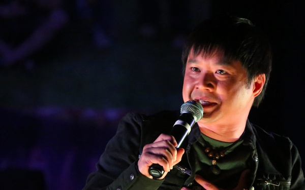 Marines gather for entertainment icons at air station appreciation event