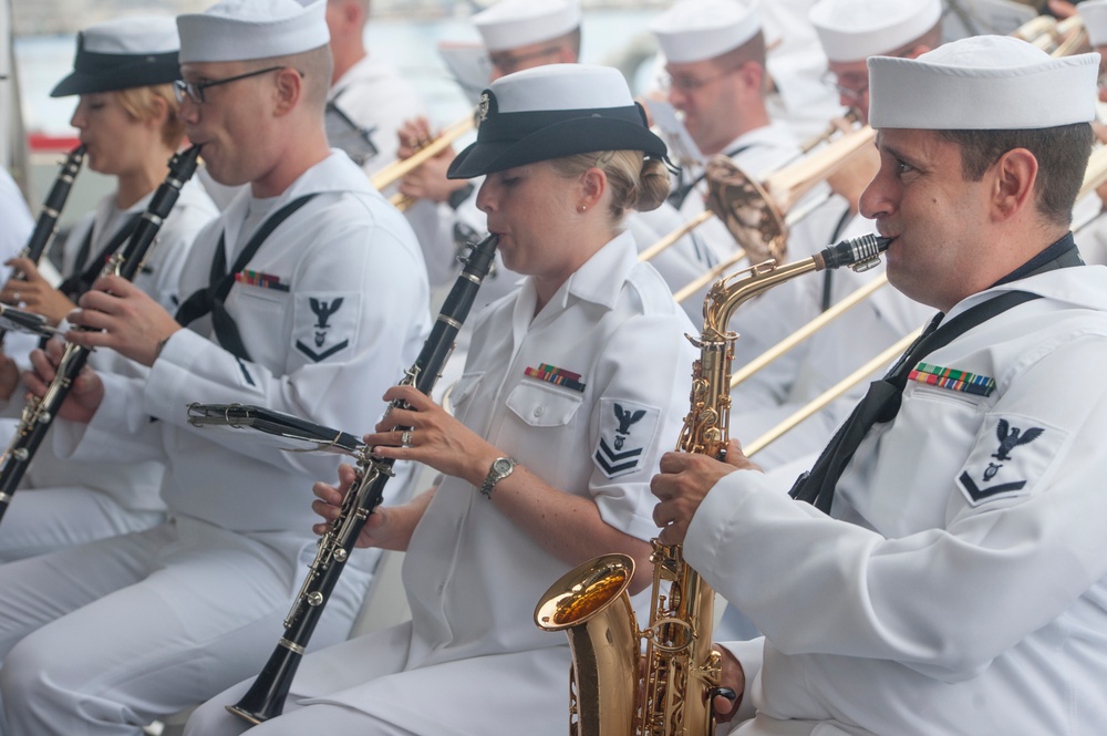 70th anniversary of the end of WWII celebrated aboard battleship USS Missouri