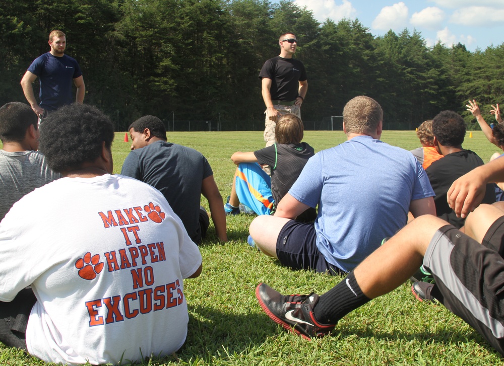 Bengals football trains with Marines, preps for gridiron combat