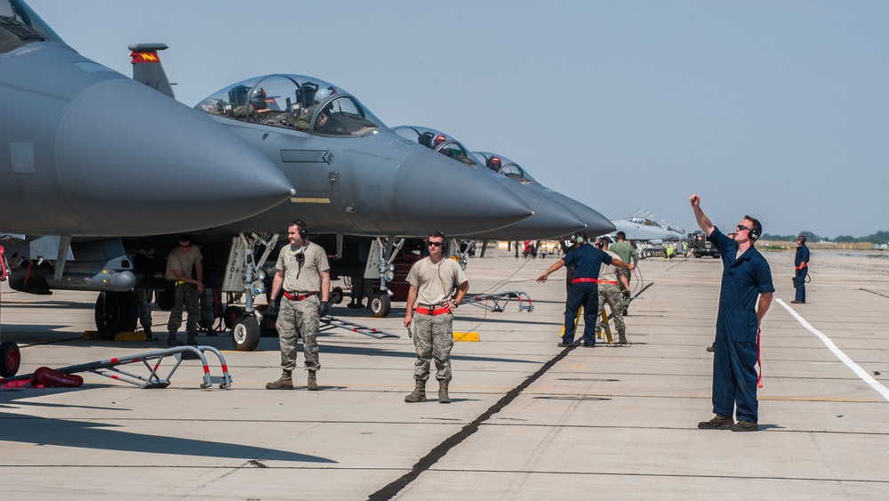 F-15s arrive at Gowen Field