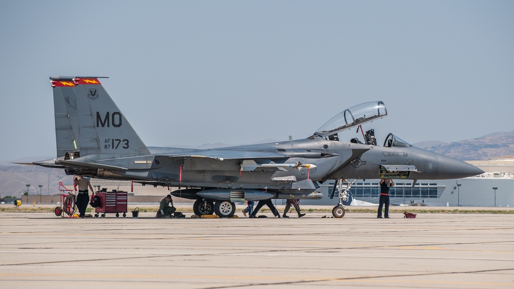 F-15s arrive at Gowen Field