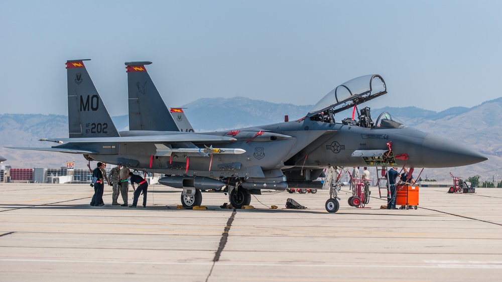 F-15s arrive at Gowen Field