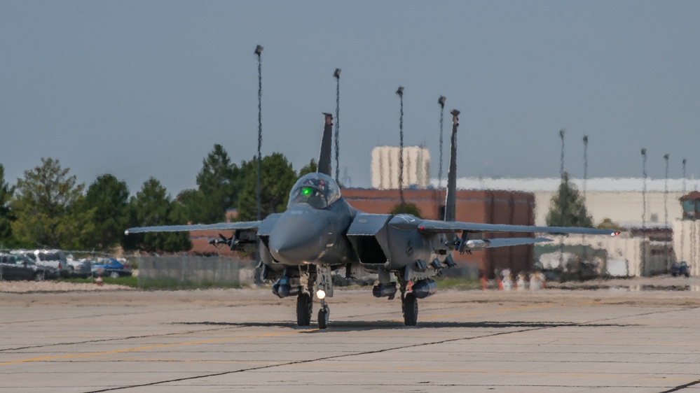 F-15s arrive at Gowen Field