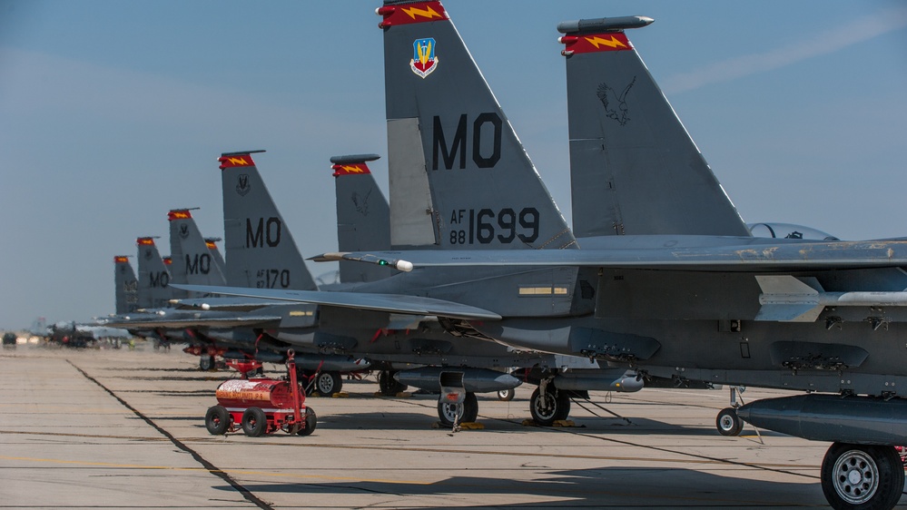 F-15s arrive at Gowen Field