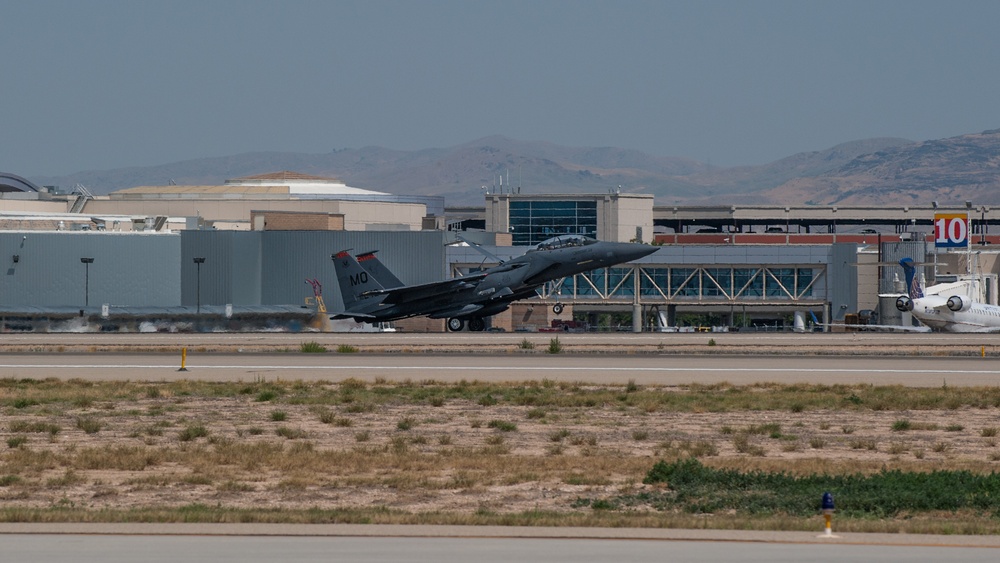 F-15s arrive at Gowen Field